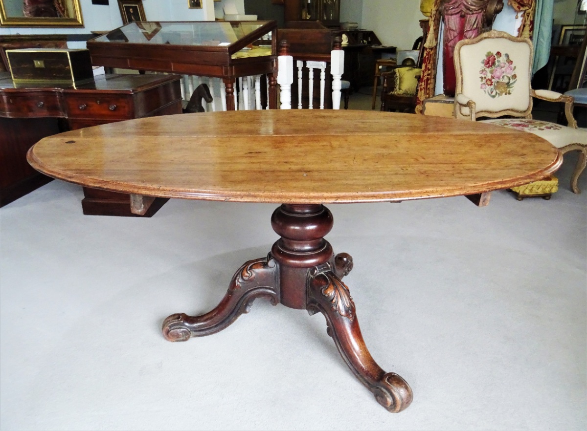 Early Victorian period walnut pedestal dining table